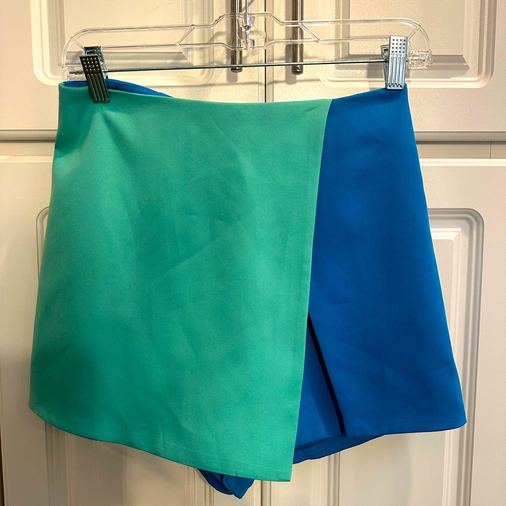DO+BE Multi Color Green And Blue Mini Skort